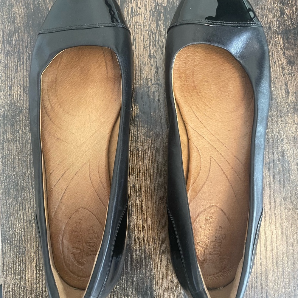 Women's Black Leather Patent-tip Shoe